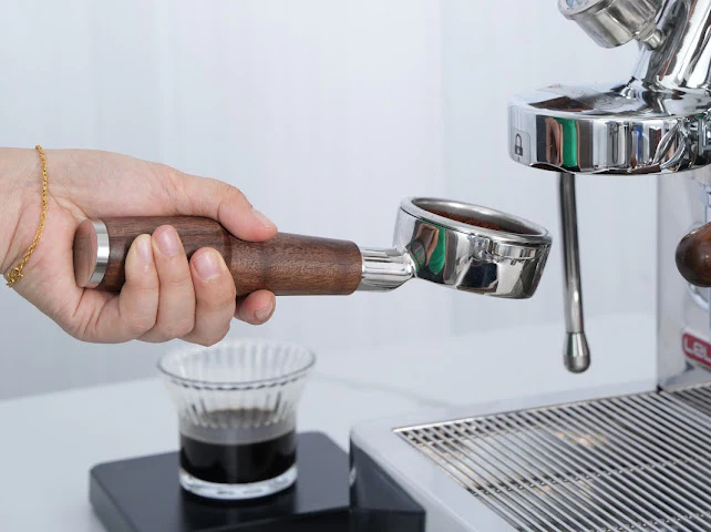 KNODOS Bottomless Portafilter | Rosewood / Walnut / Maple - Image 14